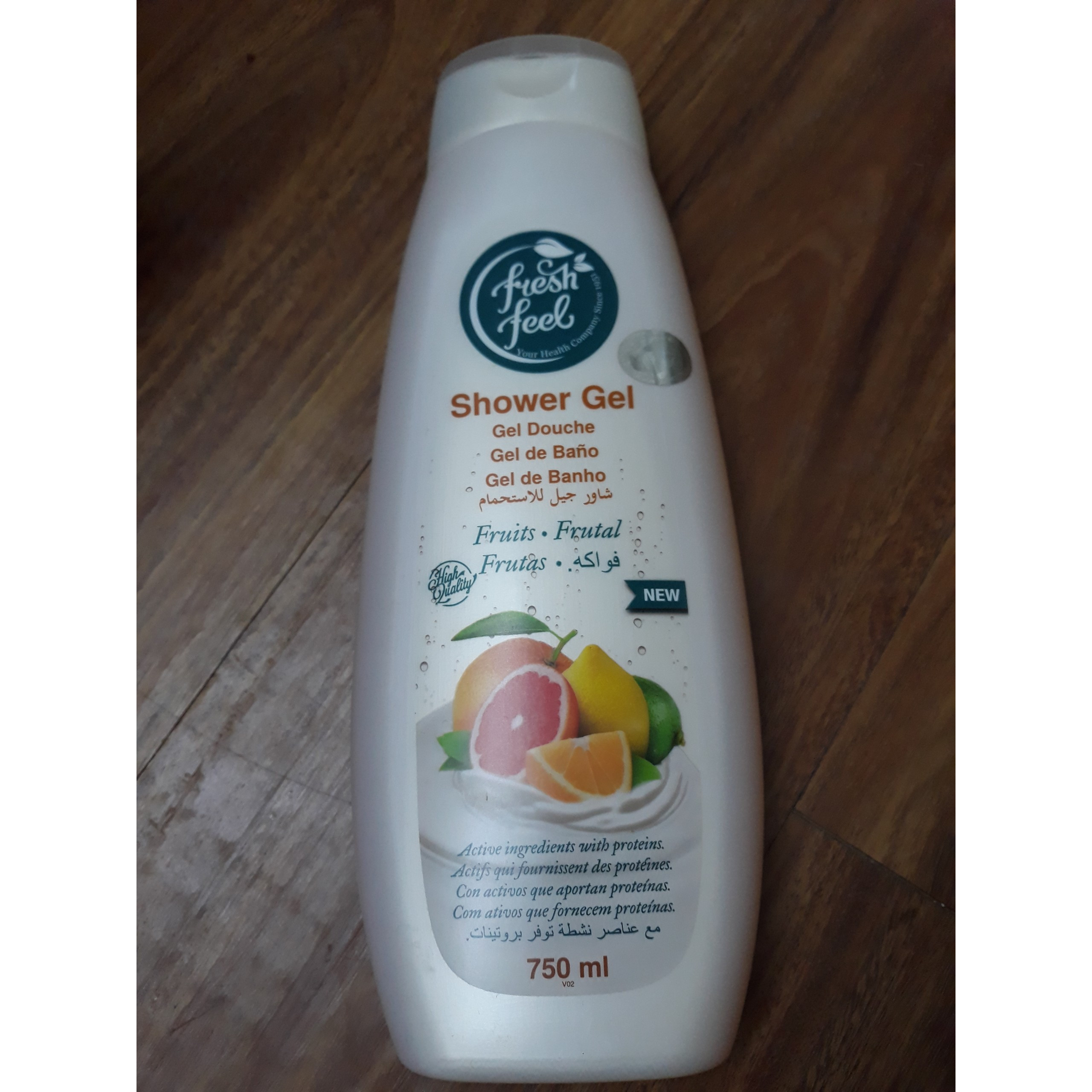 Gel tắm dưỡng ẩm trái cây Fresh Feel - Chiết xuất từ các loại hoa quả thiên nhiên - Cung cấp và duy trì độ ẩm cho da - Chai 750ml