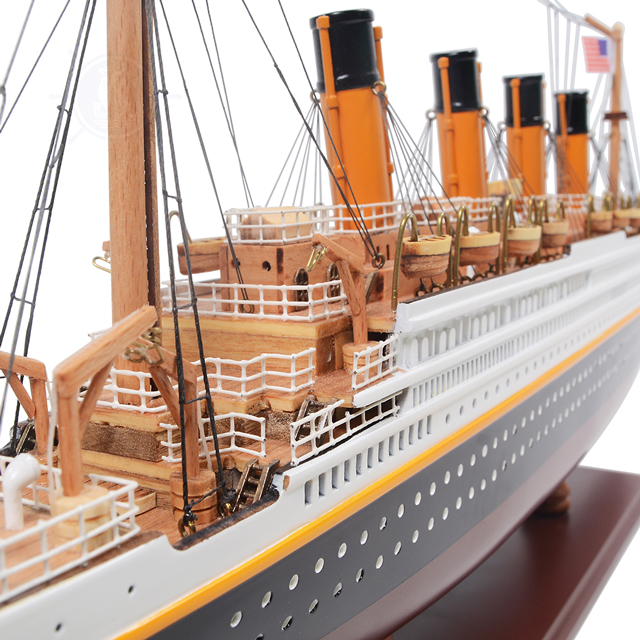 Du Thuyền Titanic Painted Bằng Gỗ Dùng Để Trưng Bày Trang Trí Dài 63 Cm