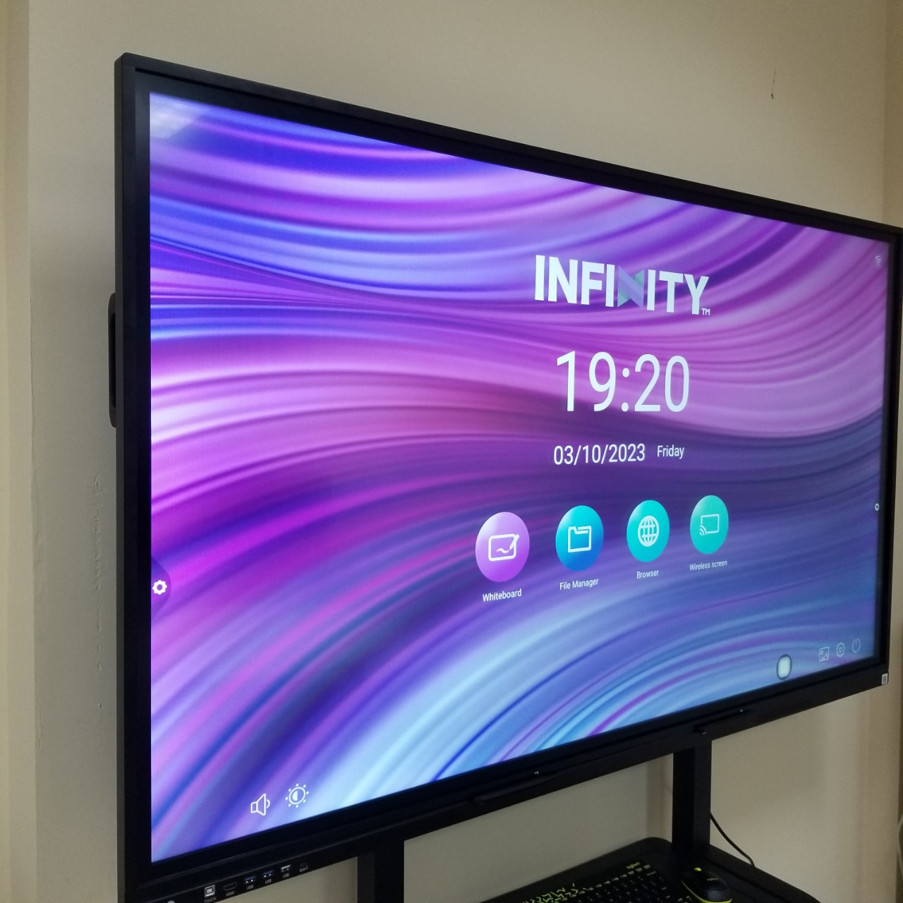 Interactive Smart Tivi/ Tivi cảm ứng thông minh INFINITY , UHD 4K,  65inch