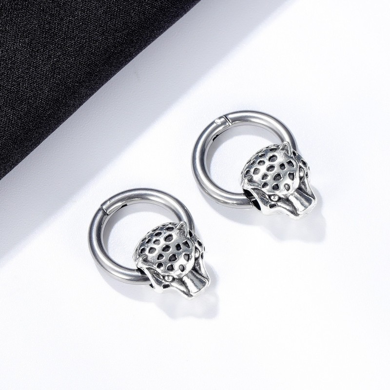 Bông Tai Nam Khoen Tròn Hình Con Báo Titan Ko Đen TT 3036