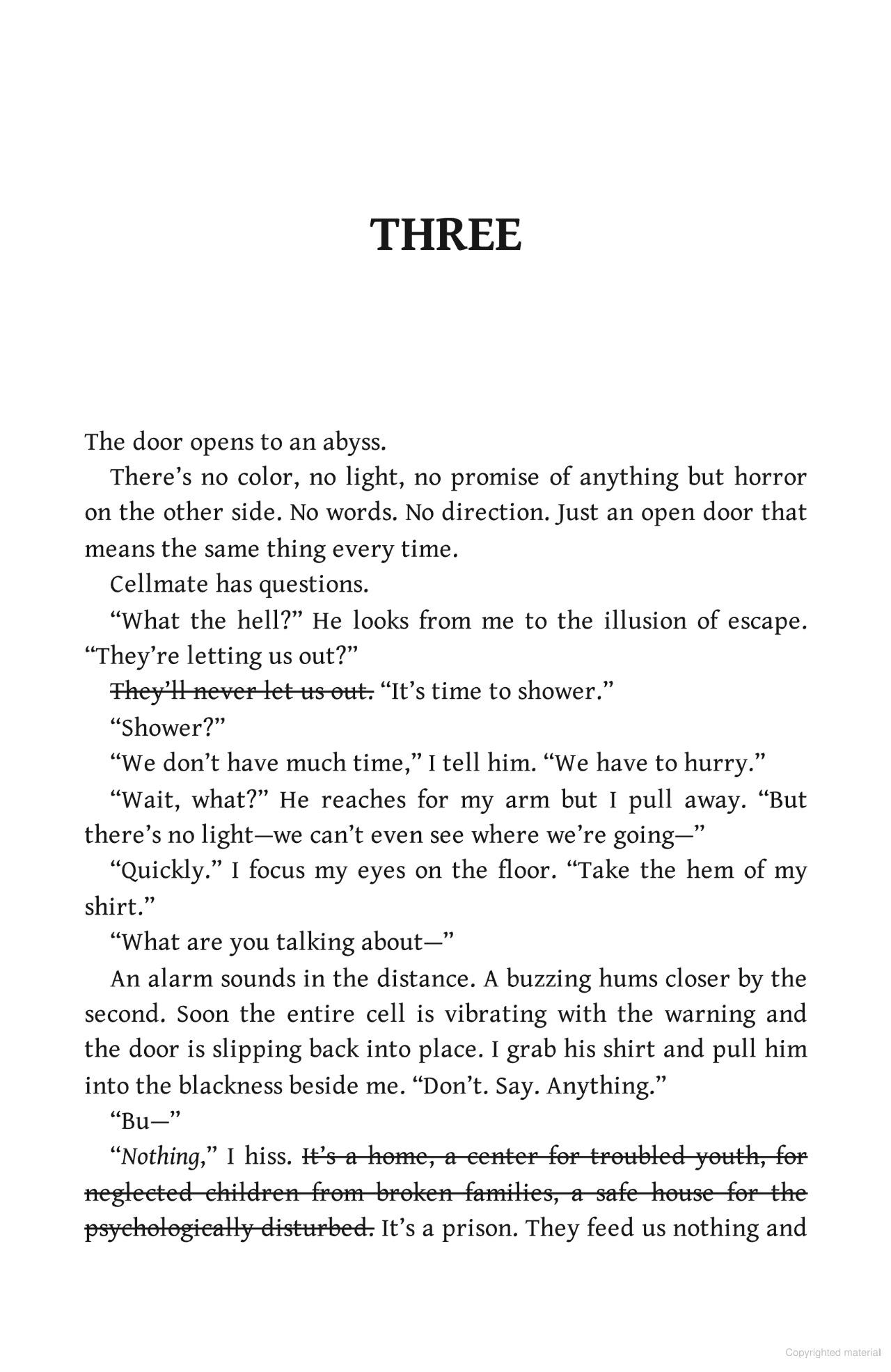 Sách ngoại văn: Shatter Me Collector’s Deluxe Limited Edition