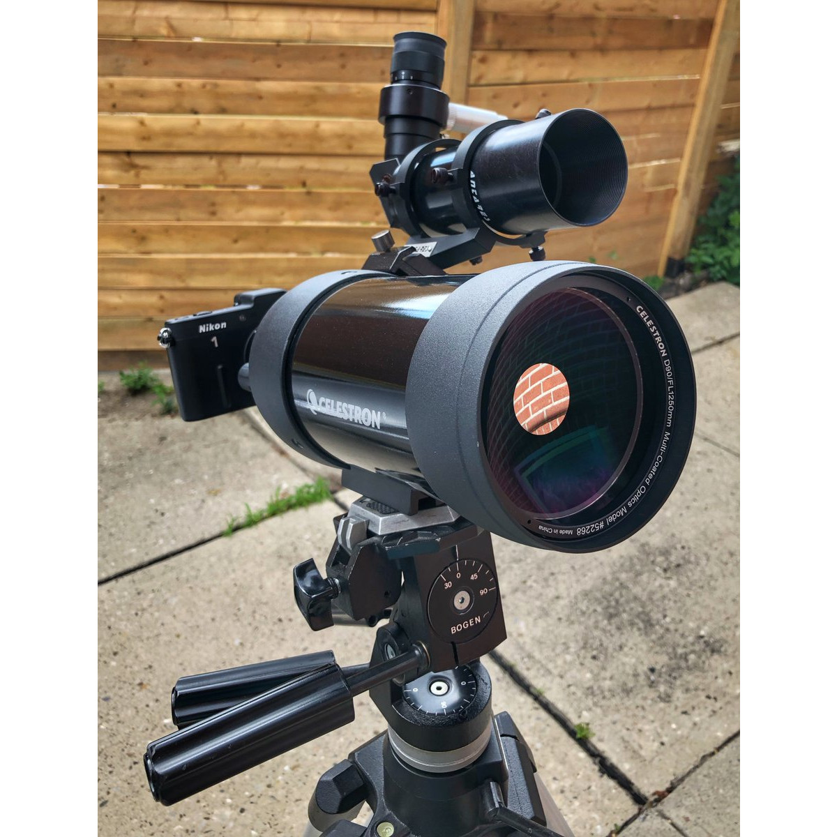 Kính thiên văn Celestron MAK C90 - Hàng chính hãng