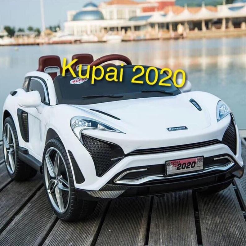 Cực phẩm ô tô điện Kupai-2020 | Bluetooth - Mic hát karaoke | 4 Động cơ -Bé tự điều khiển hoặc điều khiển từ xa