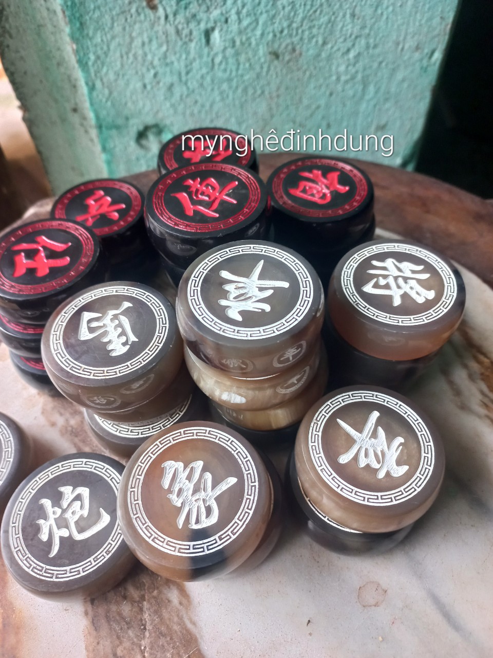 Bộ quân cờ sừng trắng đen cao cấp kt 3.7×1.2cm