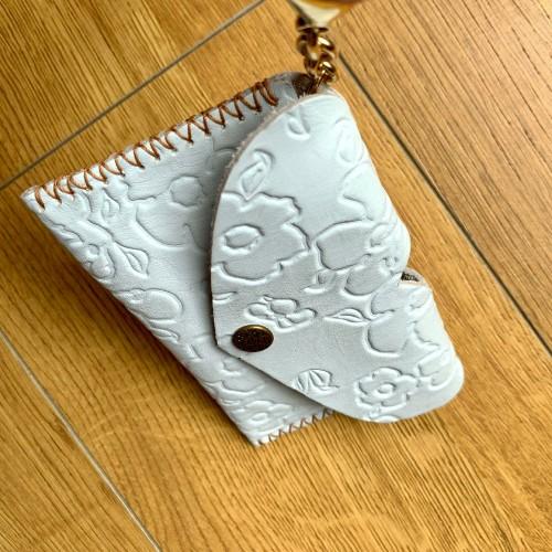 Ví nữ mini móc khóa nhỏ gọn da bò cao cấp handmade với nắp cách điệu hình trái tim độc đáo Kalanos KMKN30-Xanh màu xanh