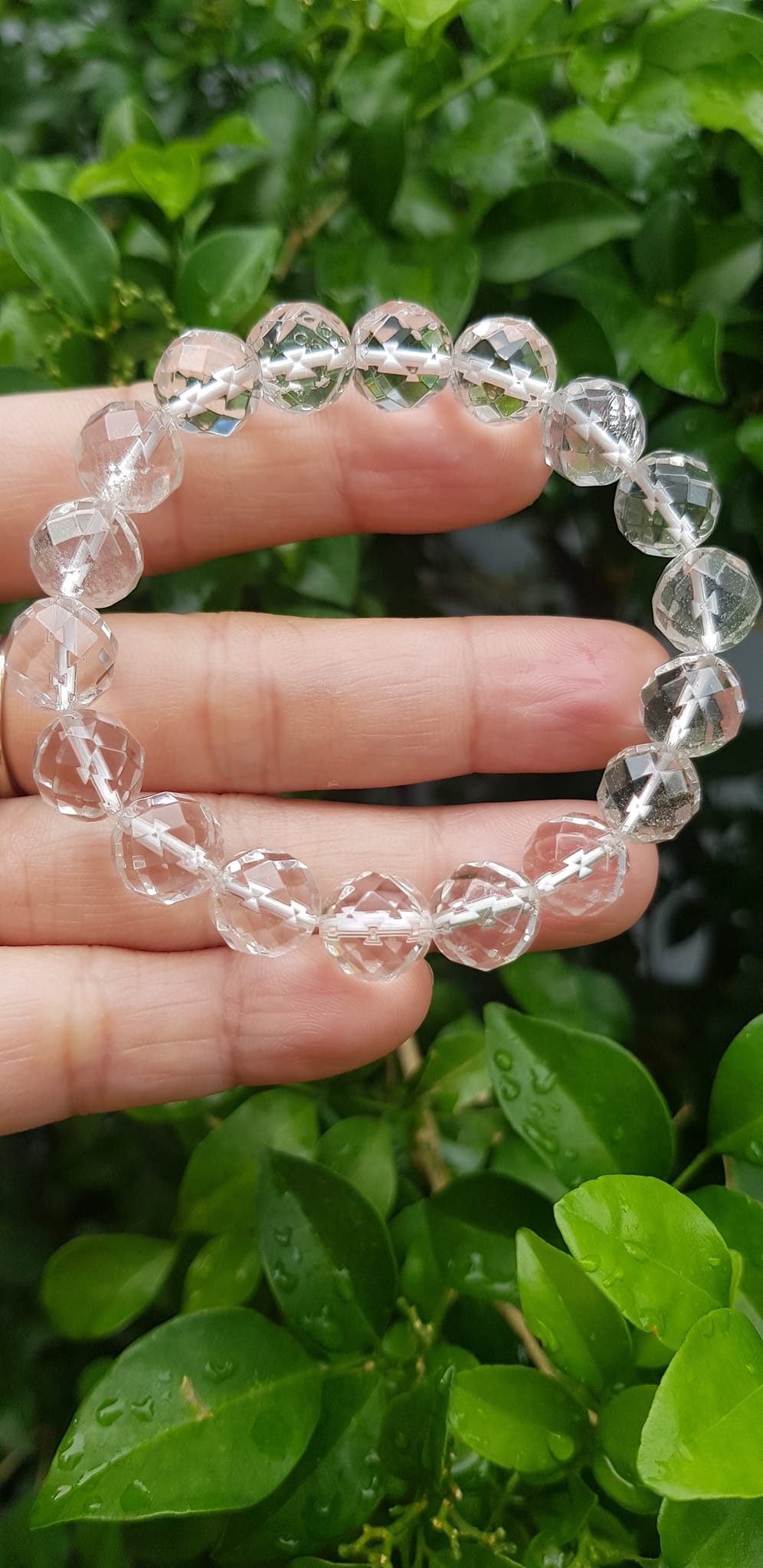 Vòng tay phong thủy nữ đá thạch anh trắng giác tự nhiên Size vòng 10mm Chất liệu đá thạch anh màu trắng tinh khôi giác đẹp ạ