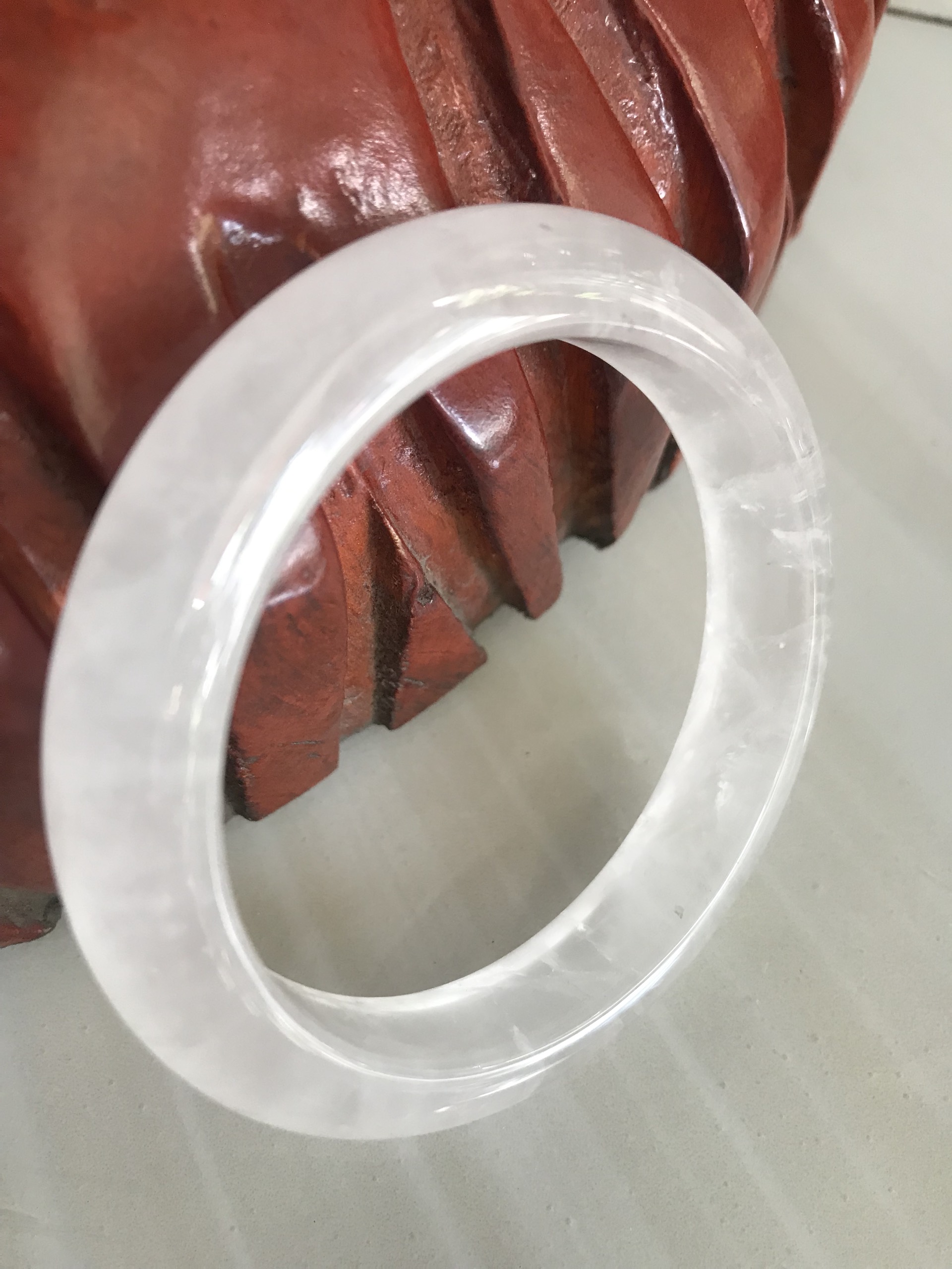Vòng Thạch Anh Trắng Tự Nhiên Bản Hẹ Mới đẹp Ni 55mm Cao 12mm Dầy 9mm Màu trắng trong bóng đẹp Nữ mệnh Kim mệnh Thủy tay vừa đeo 50kg - 55 kg ạ