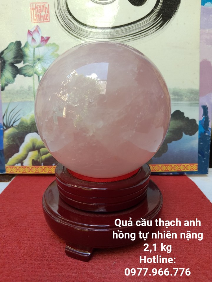 Quả Cầu Đá Thach Anh Hồng Phong Thủy Có Tặng Kèm Đế Gỗ Xoay (2,1 kg)