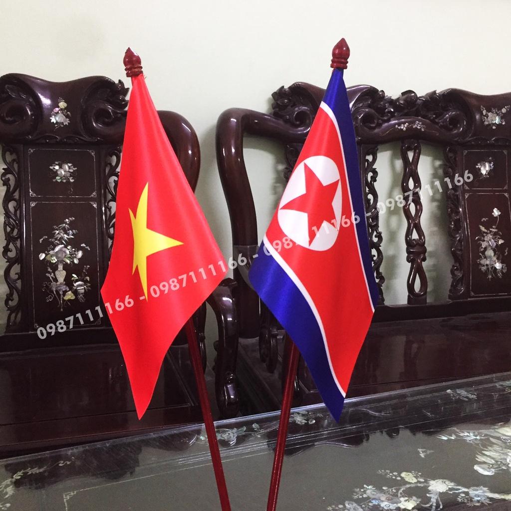 Cờ Để Bàn Đế gỗ Cắm 2 cờ Việt Nam - Triều Tiên In Kỹ Thuật Số