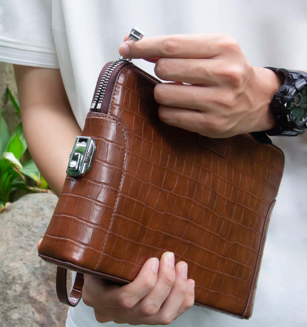Clutch túi da vân cá sấu LOUIS