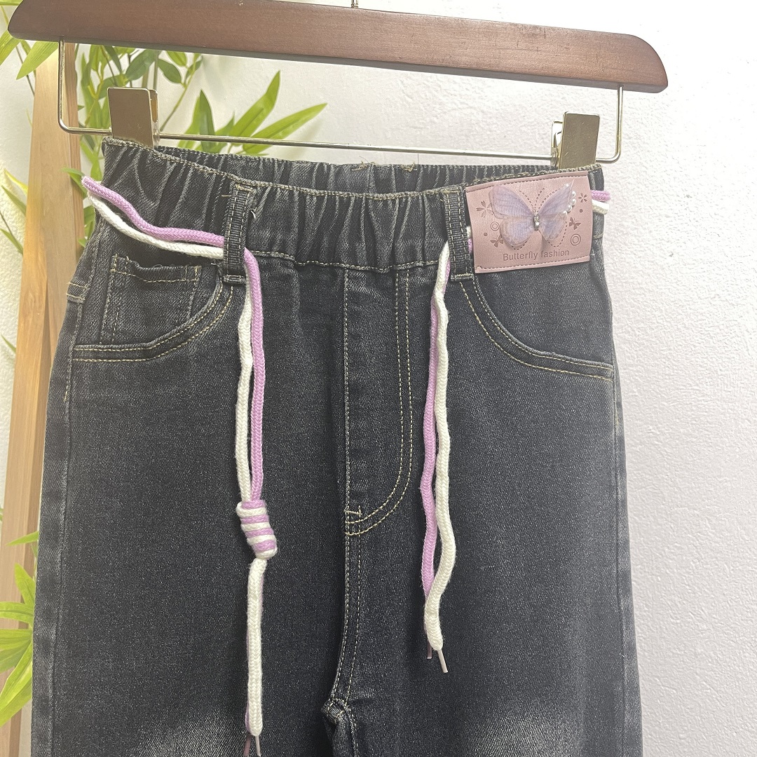 Quần jean bé gái size đại ống sớ 8-16 tuổi đính bươm kèm dây đai vải co giãn dáng thời trang