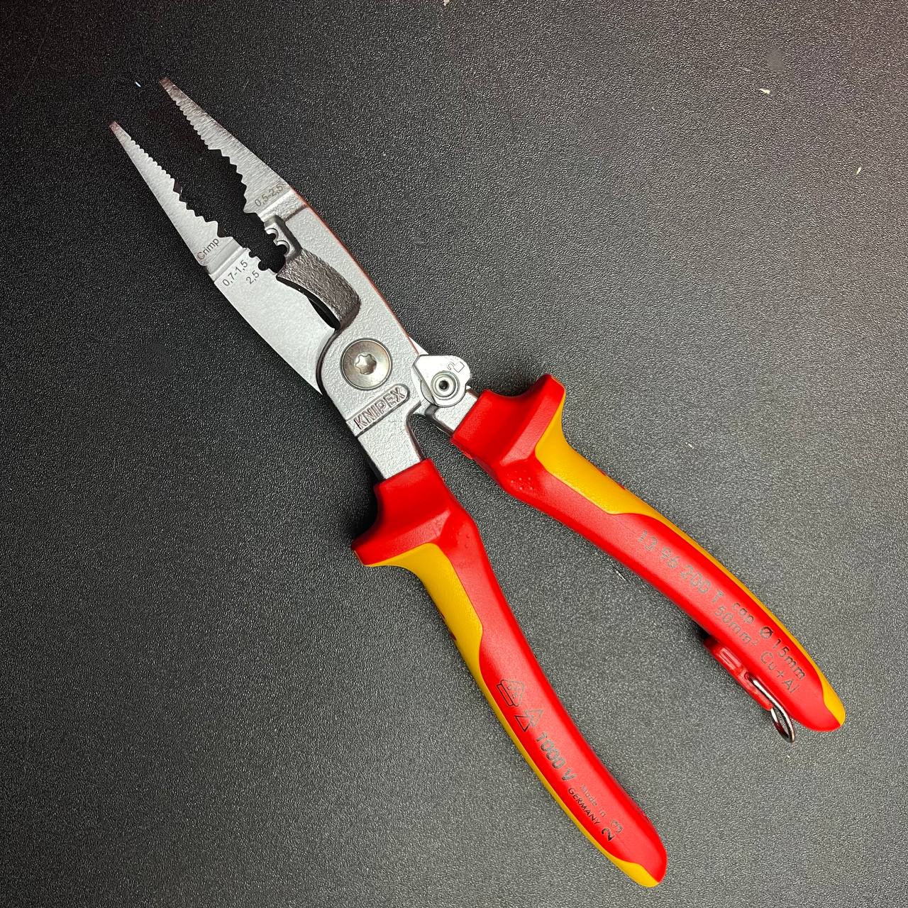 KIỀM ĐA NĂNG KNIPEX CÁCH ĐIỆN 1000V CÓ LÒ XO VÀ MÓC TREO, DÀI 200 MM 13 96 200 T