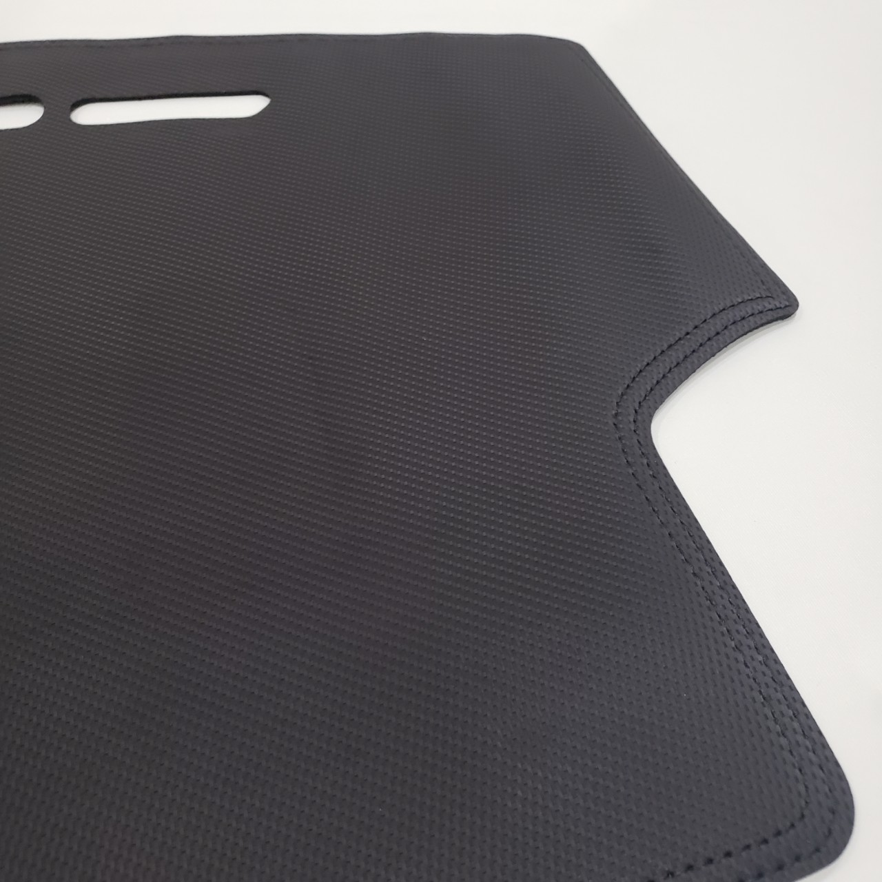 Thảm da Taplo vân carbon Cao cấp dành cho xe Chevrolet Captiva 2015-2019