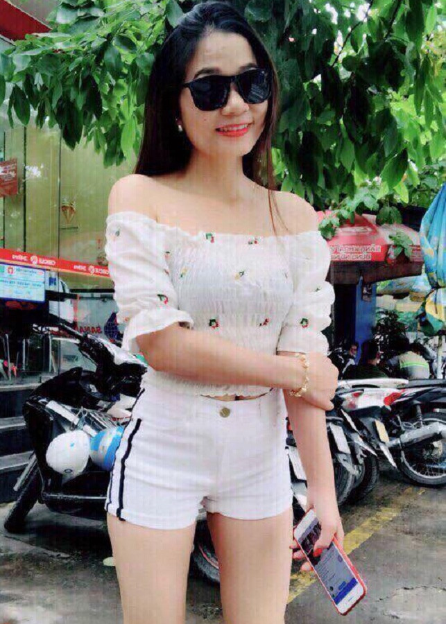 Áo Croptop Hở Vai Tay Lỡ