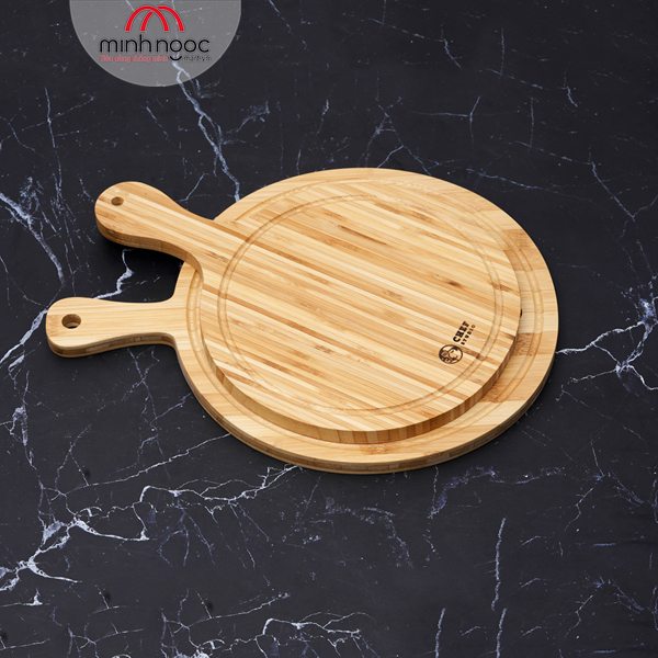 Thớt tre Chef Studio hình tròn có tay cầm 40x30x1.5cm, MSP-CB43. Cắt, thái rau củ, dùng decor, bày trí.
