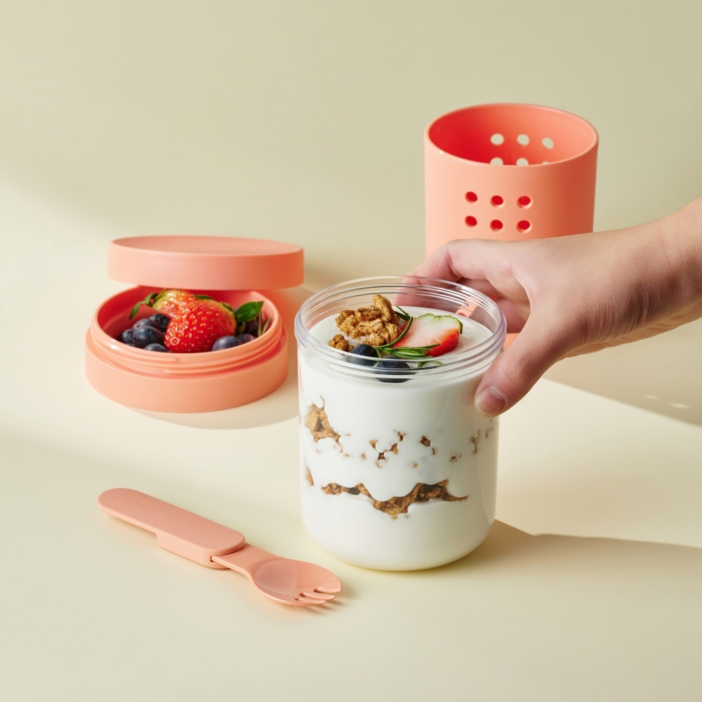 Cốc Đựng Sữa Chua LocknLock TO-GO LCB413 600ml 2 Lớp Có Kèm Muỗng, Hàng Chính Hãng - JoyMall