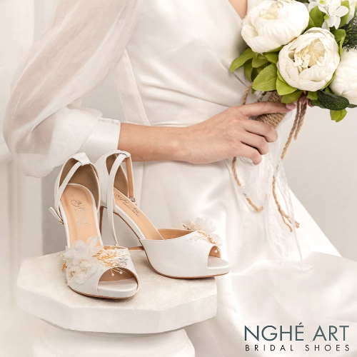 Giày cưới Nghé Art đính hoa voan 306