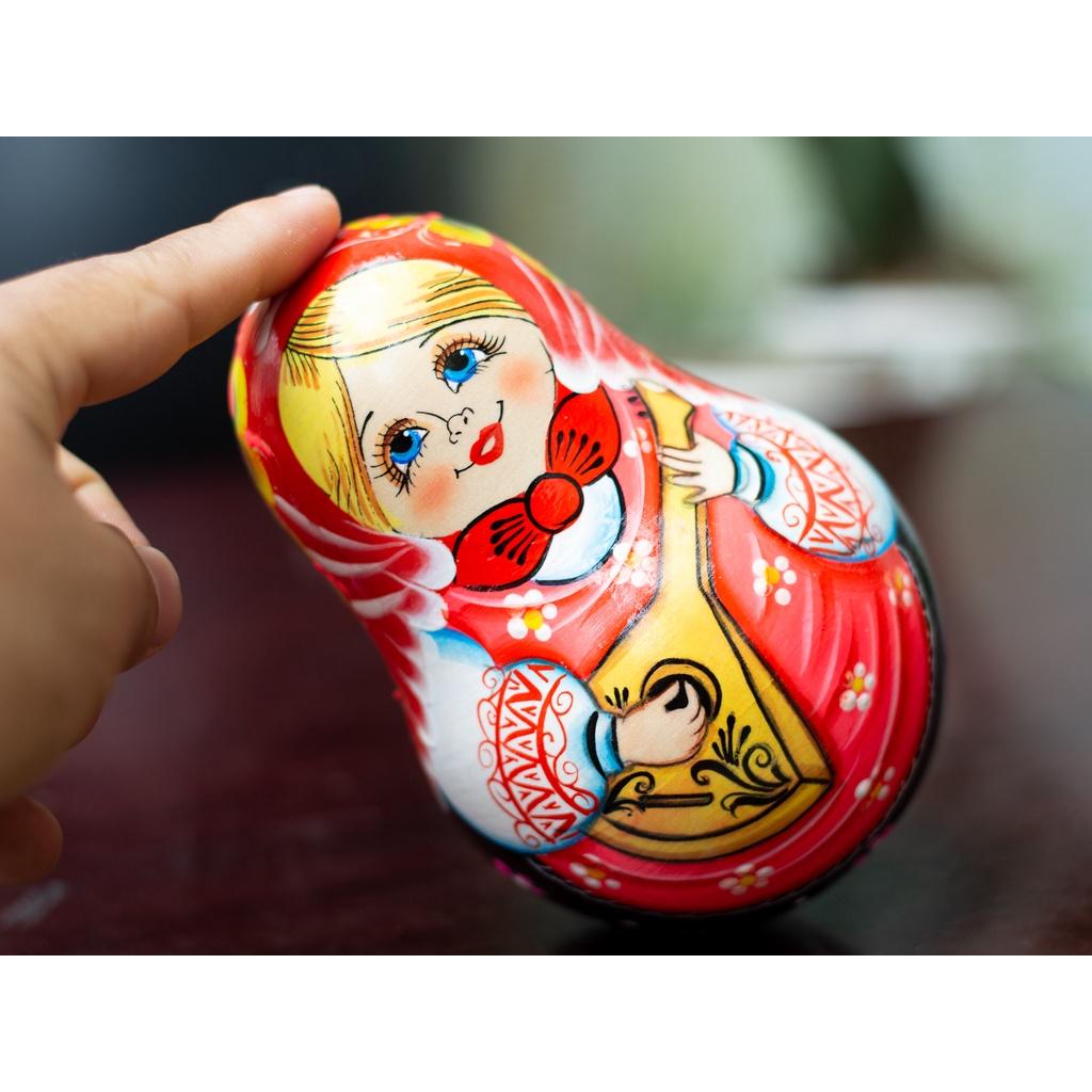 LẬT ĐẬT NGA "CÔ GÁI CHƠI ĐÀN BALALAIKA" 16CM QUÀ LƯU NIỆM NGA CỰC ĐẸP VÀ ĐỘC ĐÁO GIÁ TỐT NHẤT