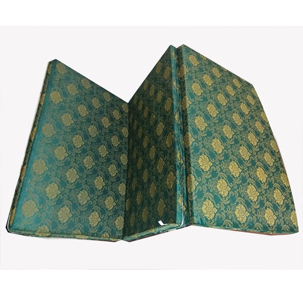 Đệm mút xốp dày 5cm có 2 màu cho khách hàng lựa chọn. Kích thước: dài x ngang: 1,9m x 1.2m