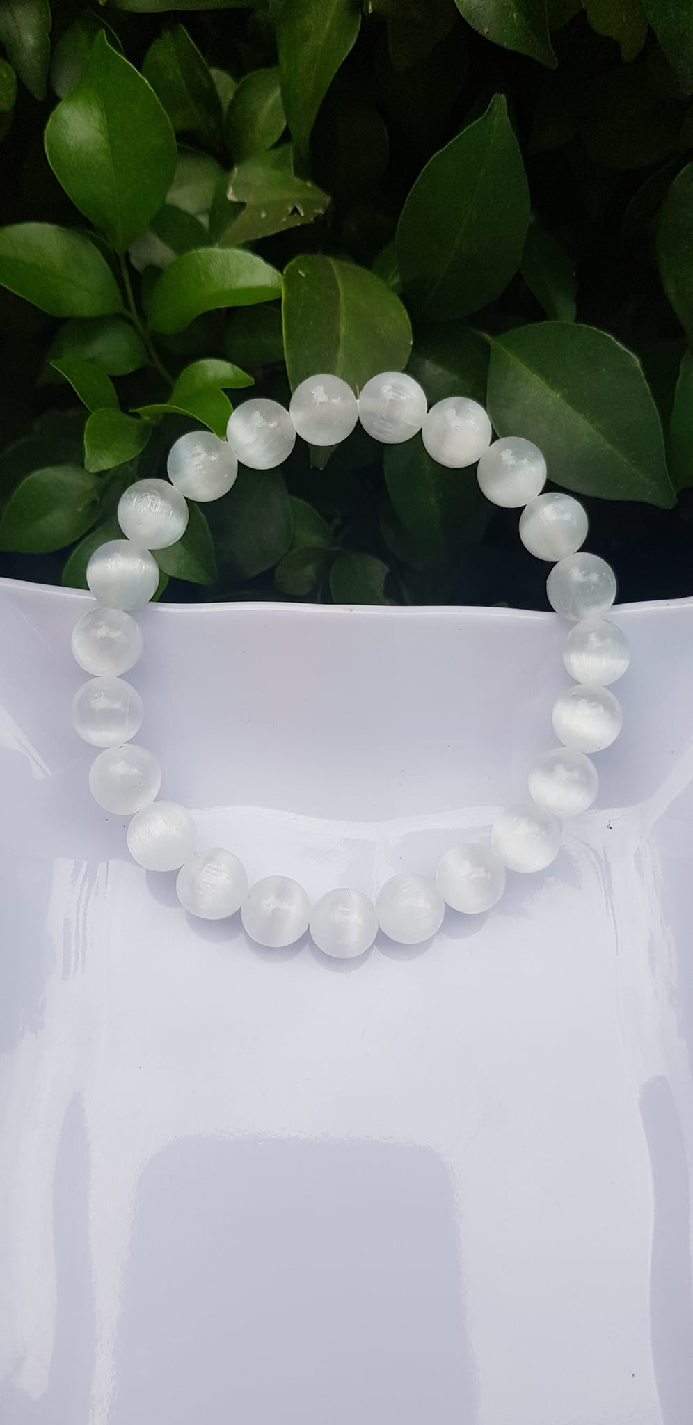 Vòng tay phong thủy may mắn Nữ đá mắt mèo trắng thiên nhiên Size hạt 8mm bóng sáng tuyệt đẹp màu trắng trong ánh sáng đẹp Chất liệu đá mắt mèo bóng đẹp chuẩn hợp nữ mệnh kim, mệnh thủy đeo giá rẻ bao đẹp ạ  đeo tốt sức khỏe, may mắn phong thủy tài lộc ạ