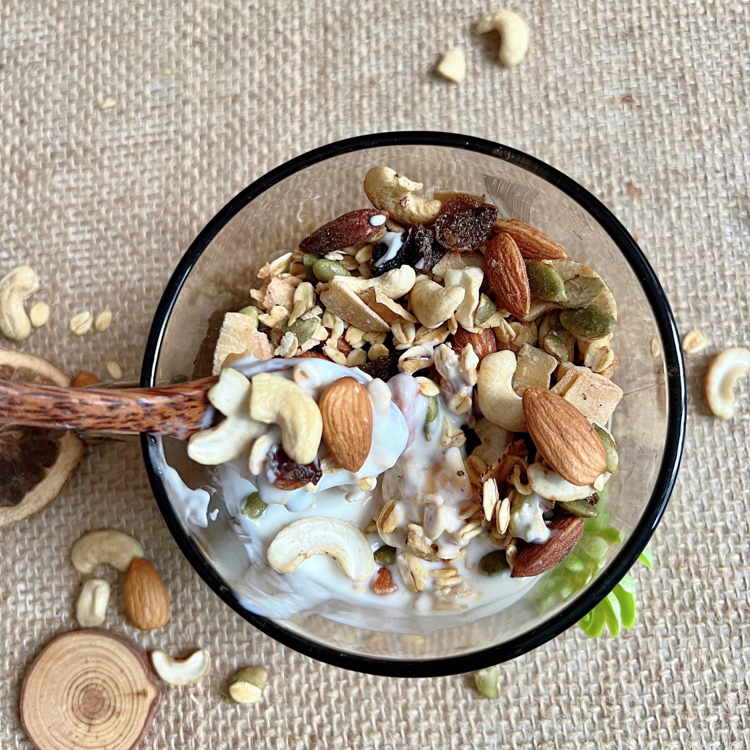 Granola Ngũ Cốc Ăn Kiêng - Ngũ Cốc Granola Siêu Hạt Gunuts Không Đường Chính Hãng Giúp Bổ Sung Và Phát Triển Trí Não Hộp 500g