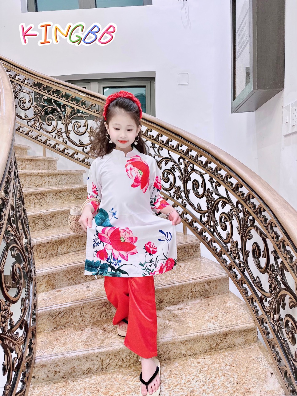 Áo dài tết cách tân cho bé gái mẫu Hoa sen trắng đỏ nổi bật từ 12-40kg hàng thiết kế cao cấp (kèm cài tóc)