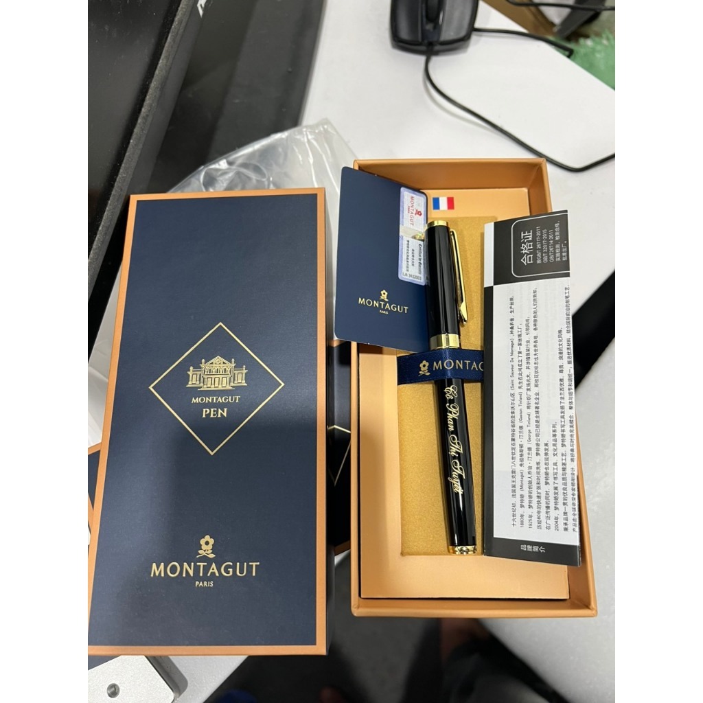 Quà tặng Bút ký KHẮC TÊN  cao cấp MONTEGUT hộp FULLBOX có tặng túi và THIỆP gửi thầy cô giáo, sếp,bạn bè đối tác