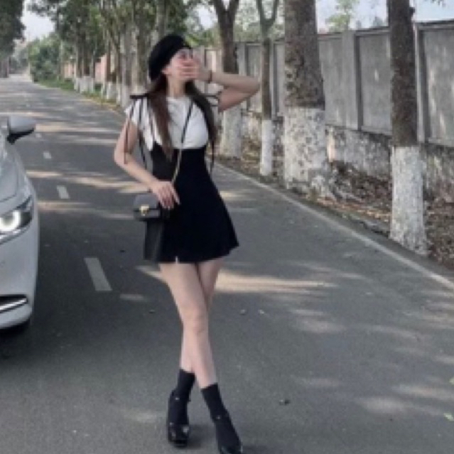 Set áo thun body kèm váy yếm ngắn có quần trong