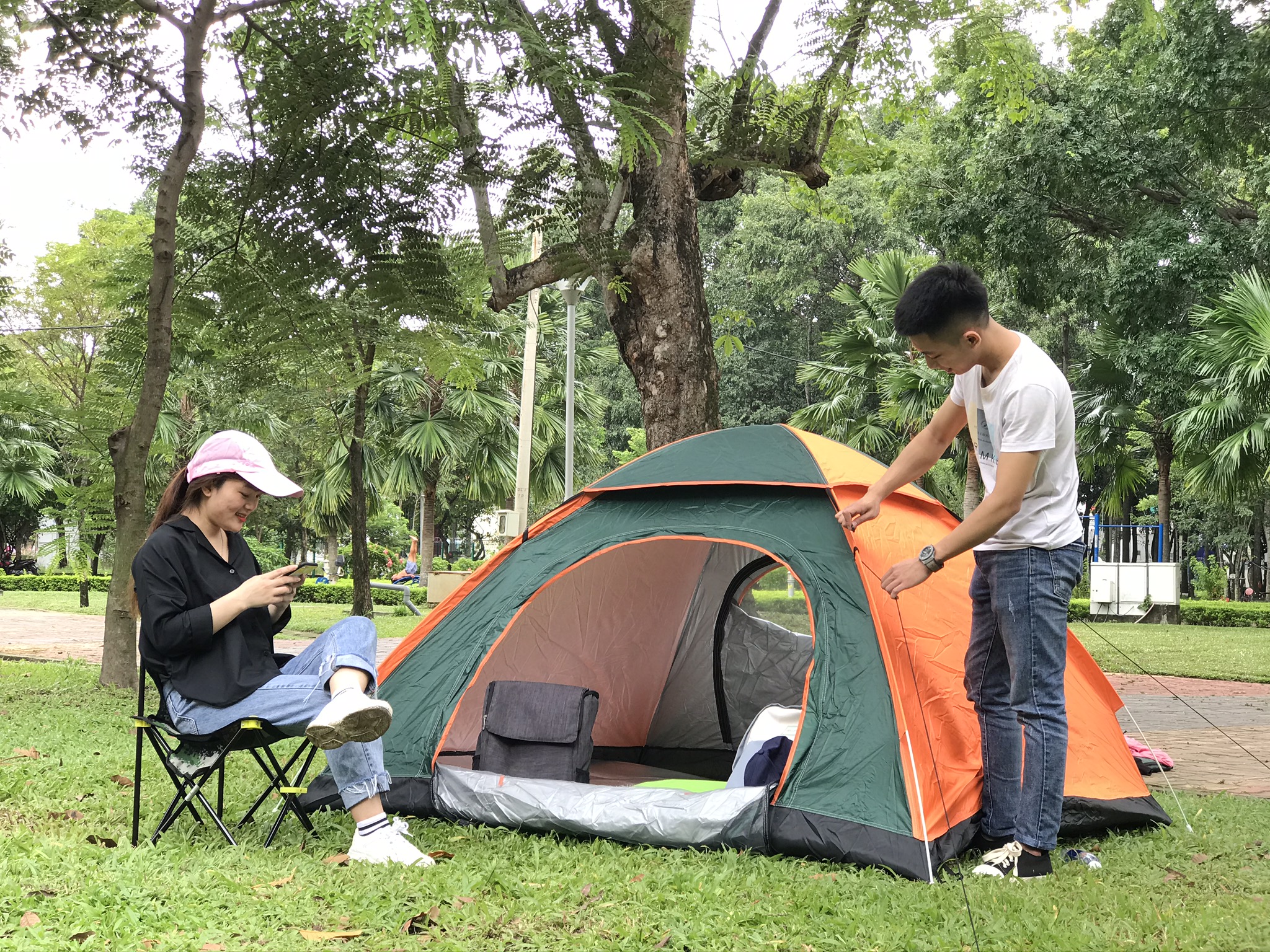 Lều Phượt Du Lịch 4 Người, Lều Cắm Trại Tự Bung Cửa 2 Lớp Chống Muỗi, Gấp Gọn Tiện Lợi, Chống Nước, Chống Tia UV Hiệu Quả, Lều Dã Ngoại Kích Thước 2mx2mx1m3