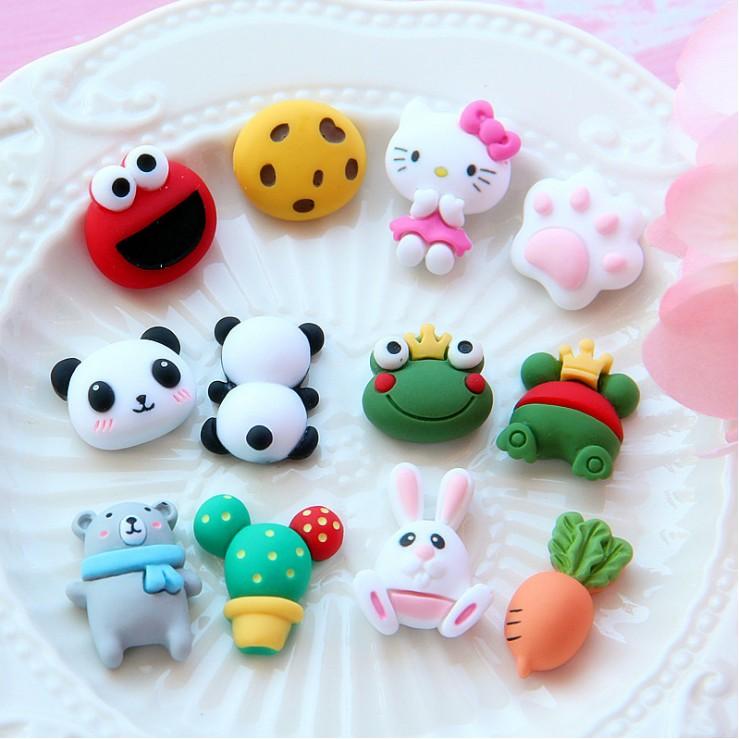 HN * Các mẫu charm hoạt hình Kitty, Cartoon Network cho các bạn trang trí dép Crocs, vỏ điện thoại, móc khóa, DIY