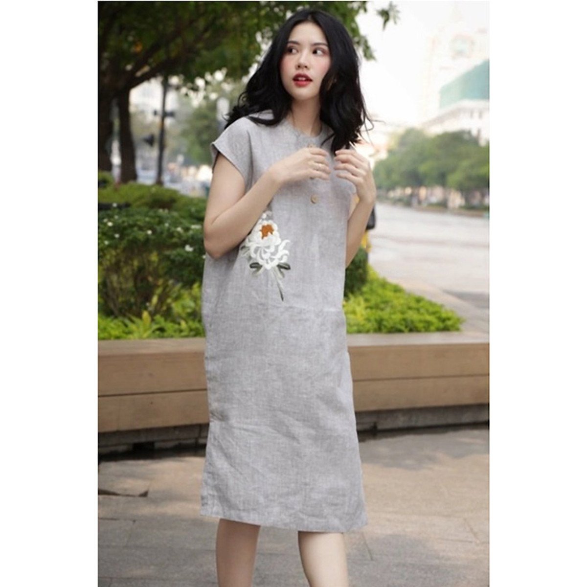 Đầm suông Linen bột Premium tay hến thêu hoa, cài khuy ngực