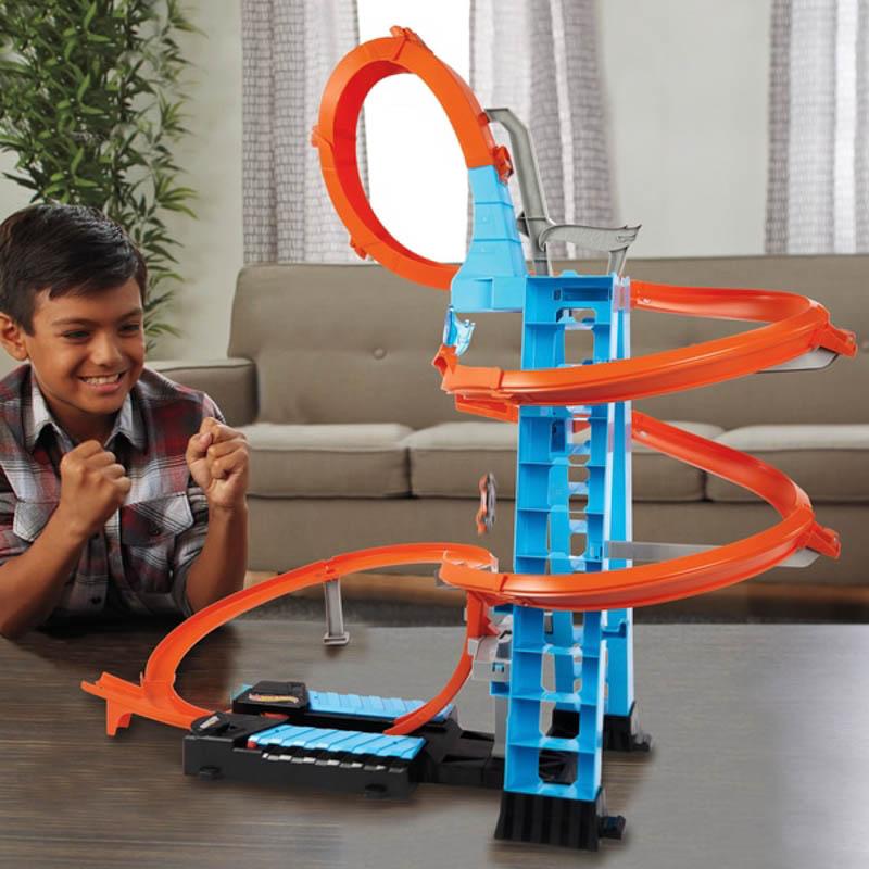 Bộ Đồ Chơi HOT WHEELS Thử Thách Tòa Tháp Trọc Trời Lượn Vòng GJM76