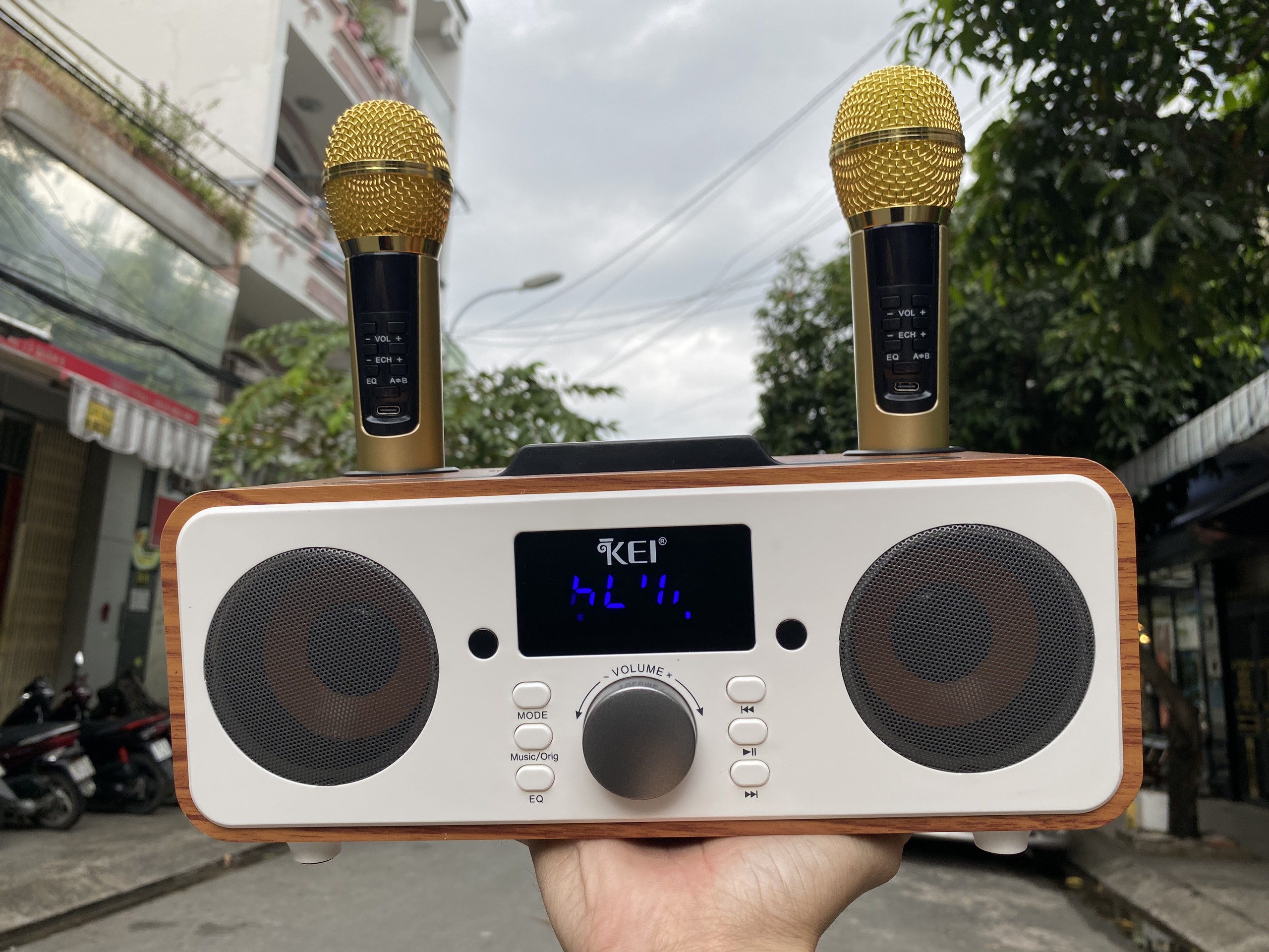 Loa karaoke bluetooth KEI K06 - Tặng kèm 2 micro không dây có màn hình LCD