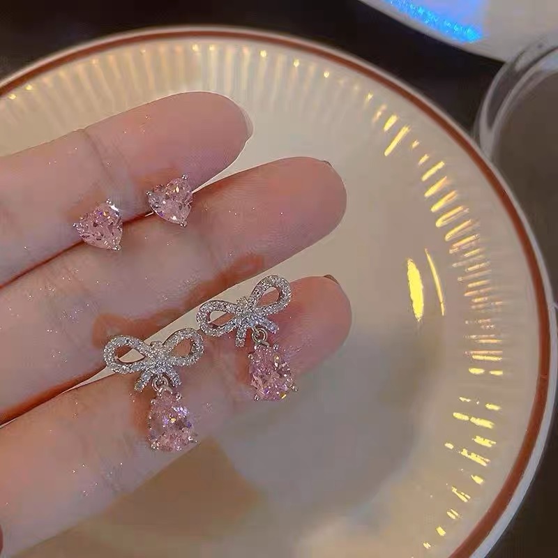 Set 2 đôi khuyên tai đính ngọc màu hồng