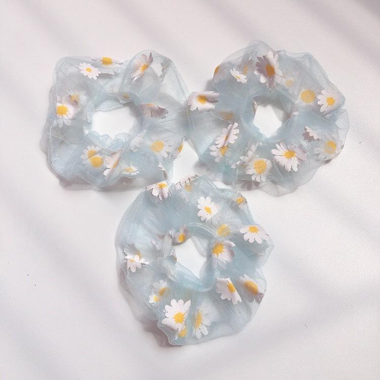 Combo 3 dây buộc tóc Scrunchies hoa cúc. (Tặng kèm kẹp tóc ngẫu nhiên)