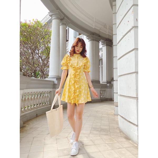 Đầm hoa vàng cổ trụ