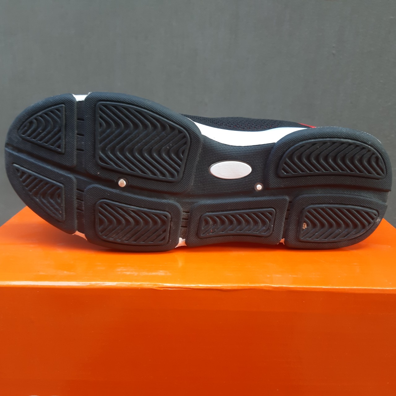 Giày Thể Thao Đế 3cm Màu Đen A089