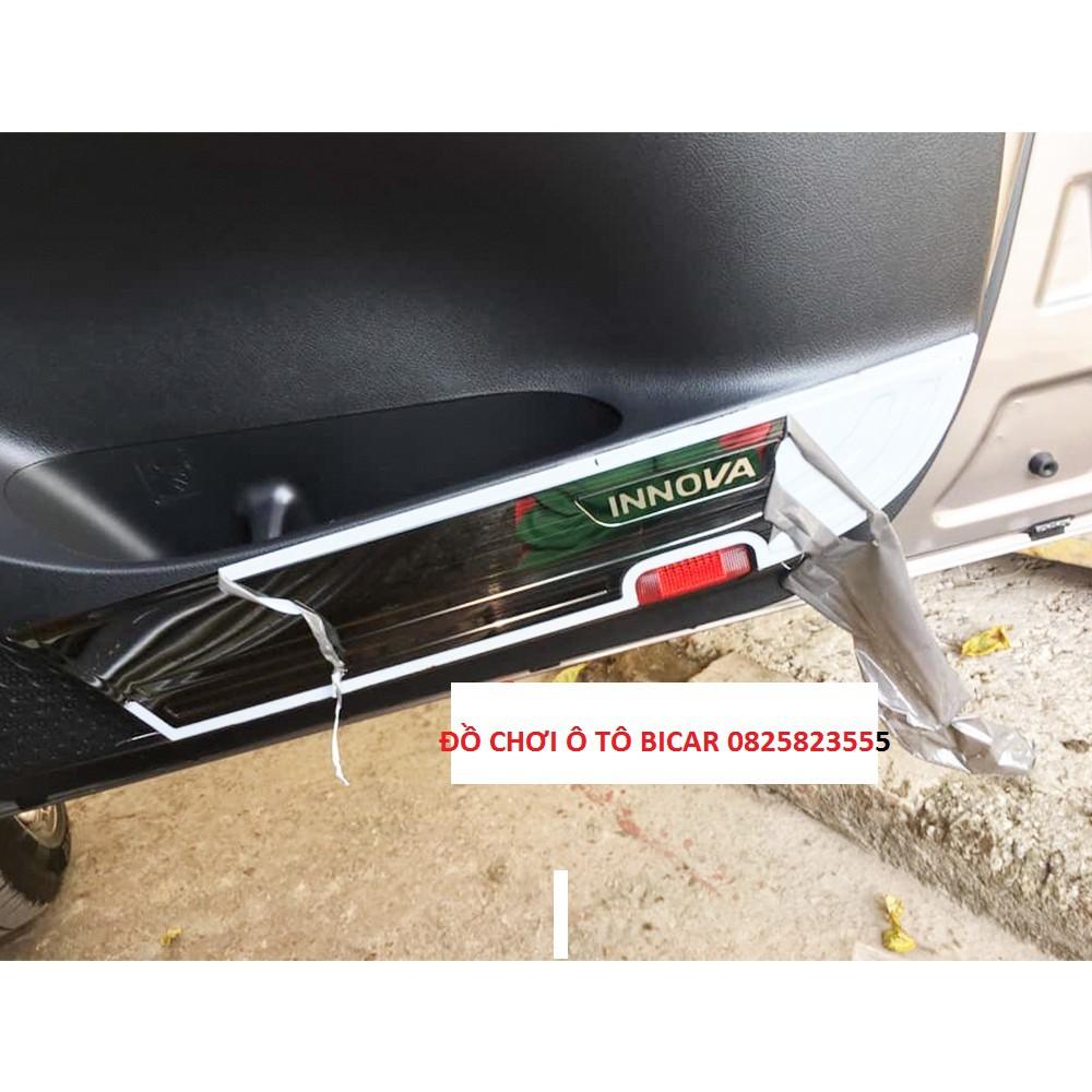 Ốp tabli chống xước cánh cửa dành cho Innova 2017-2020