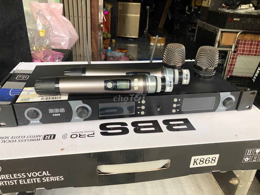 Micro không dây BBS K868 - Mic karaoke gia đình, sân khấu - Độ nhạy cao, bắt sóng xa, chống hú rít - Thiết kế sang trọng, bắt mắt - Dễ dàng phối ghép với các thiết bị âm thanh khác - Hàng nhập khẩu