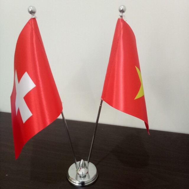 Cờ để bàn Việt nam Thụy sỹ
