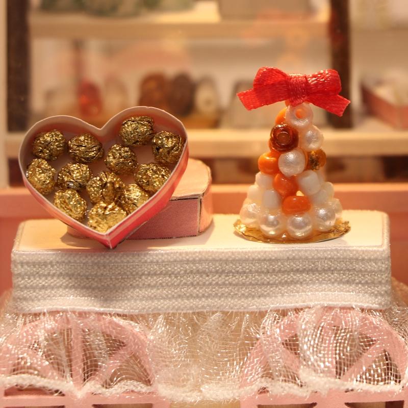 Đồ Chơi Mô Hình DIY Lắp Ráp Gỗ Mô Hình Tiệm Bánh Kẹo Chocolate Tuyệt Vời Mini Thu Nhỏ C007 Có Đèn