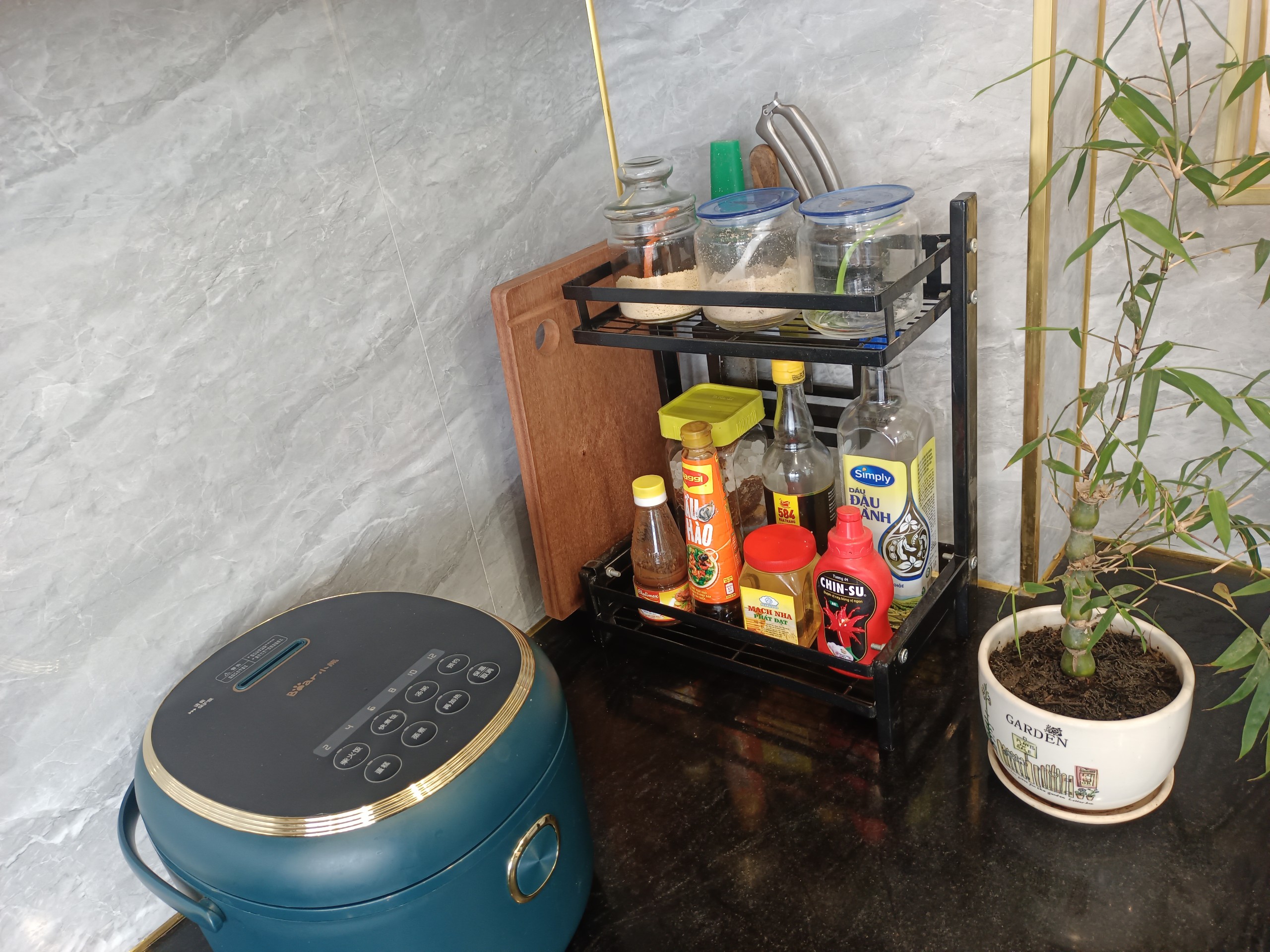Kệ gia vị chữ E cao cấp Trường Phúc Deko bằng thép carbon chống gỉ, chống xước, kệ đựng chai lọ gia vị đa năng, kệ để đồ nhà bếp gọn gàng, sang trọng
