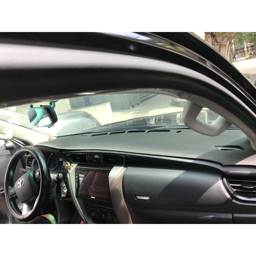 Thảm taplo da vân carbon Fortuner ;