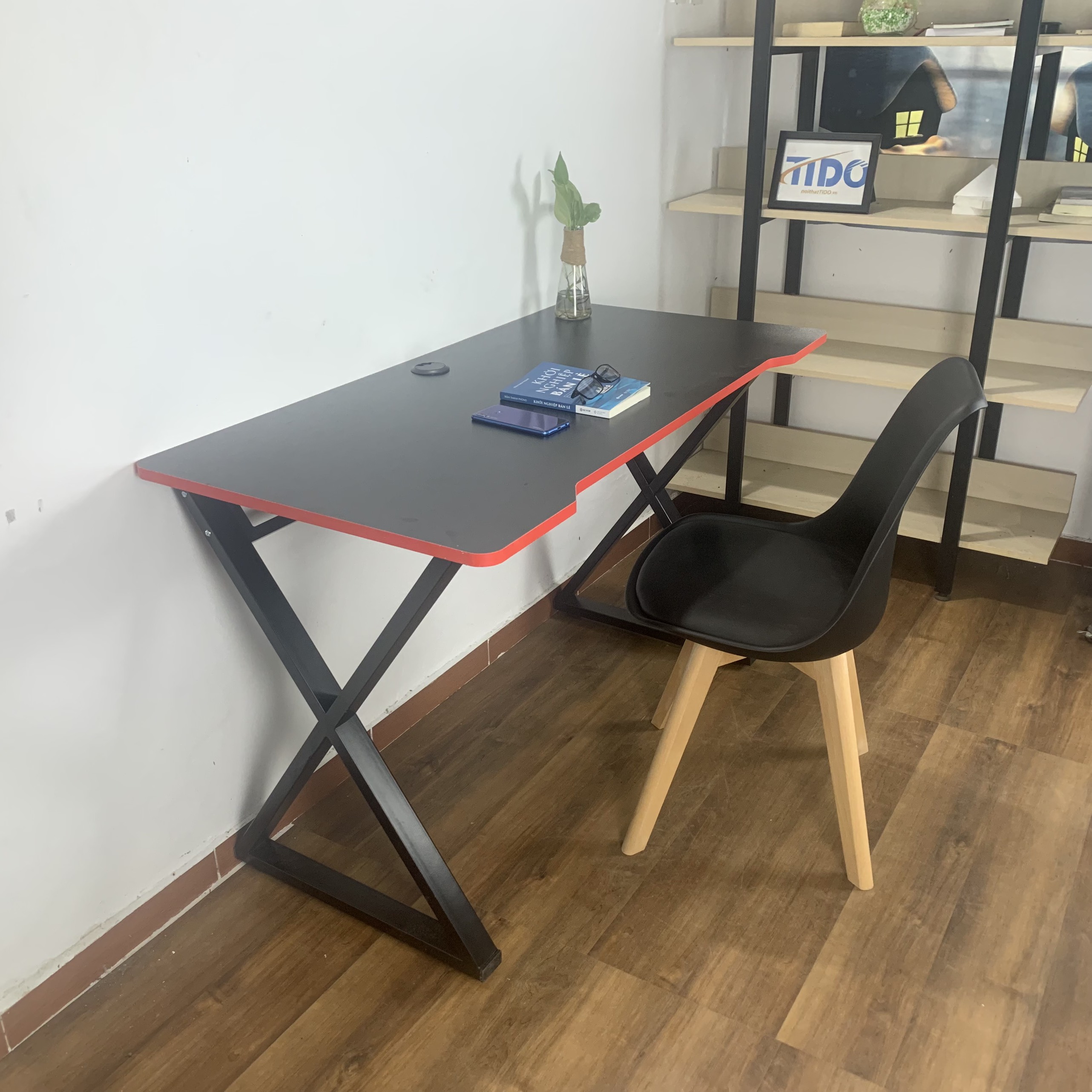 Bàn gaming chân X - TIDO TI-BCGMCX - Mặt bàn bo tròn các góc - Mặt bàn dài 1m - 1m2, có 2 màu viền.
