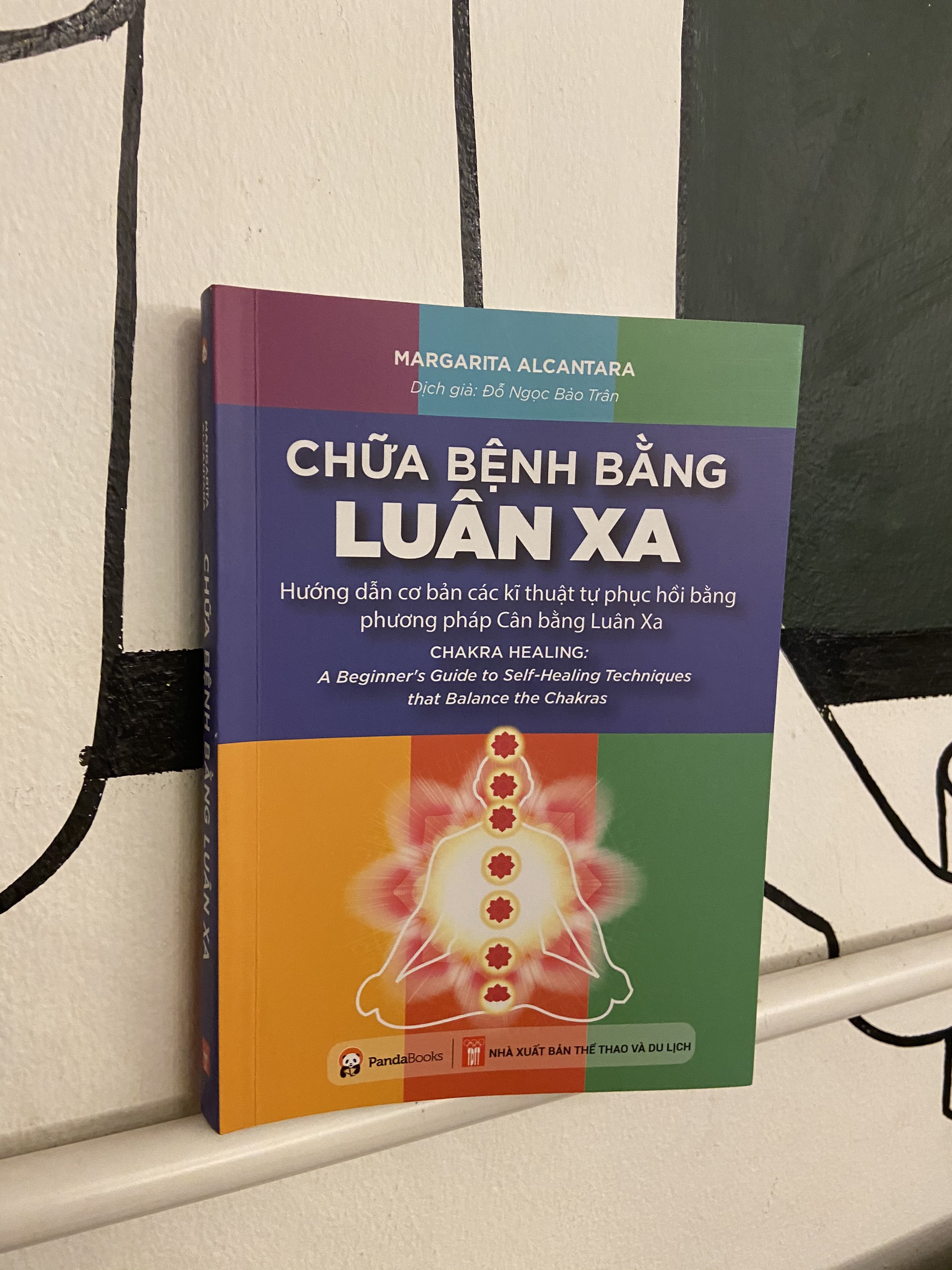 Sách - Chữa bệnh bằng luân xa - Hướng dẫn Cơ bản các Kĩ thuật Tự phục hồi bằng phương pháp Cân bằng Luân Xa