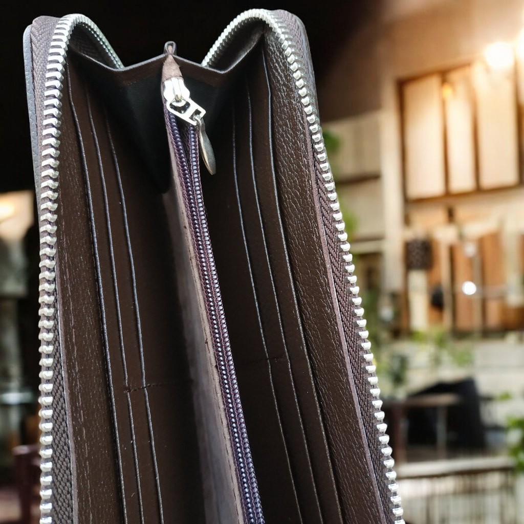 Ví cầm tay gai lưng cá sấu 1 khuôn rất đẹp