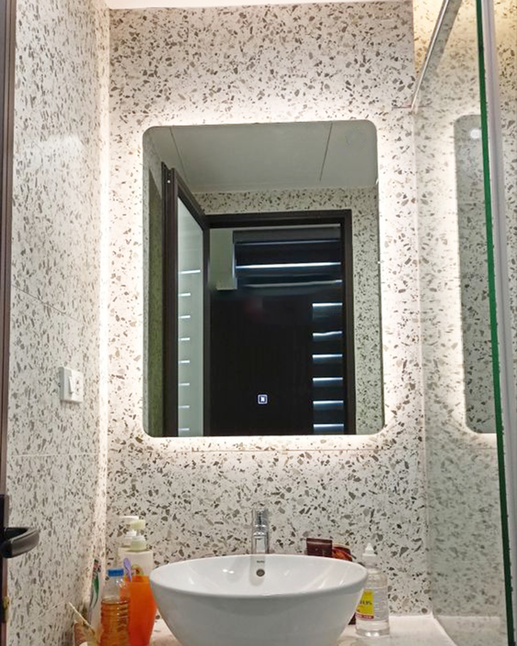 Gương Led Cảm Ứng Treo Tường Hình Chữ Nhật Đứng Cao Cấp DLQ INTERIORS Trang Trí Nhà Cửa, Phòng Tắm