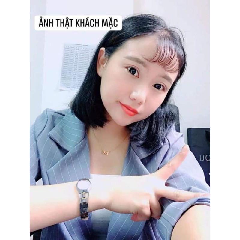 Set vest kèm chân váy.