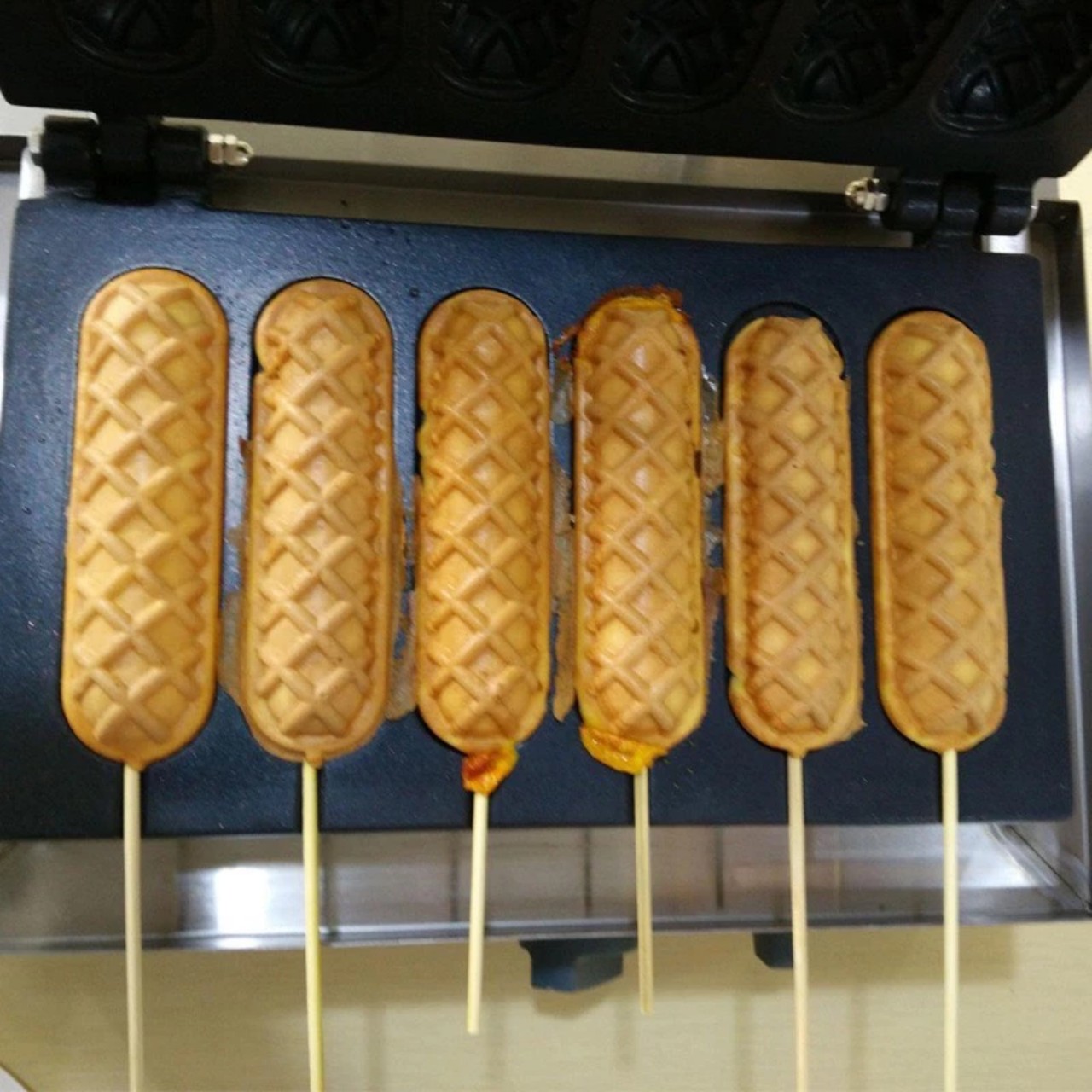 Máy Làm Bánh Waffle Xúc Xích Công Nghiệp X66 Máy Nướng Bánh Hotdog Công Suất 1500W hàng nhập khẩu