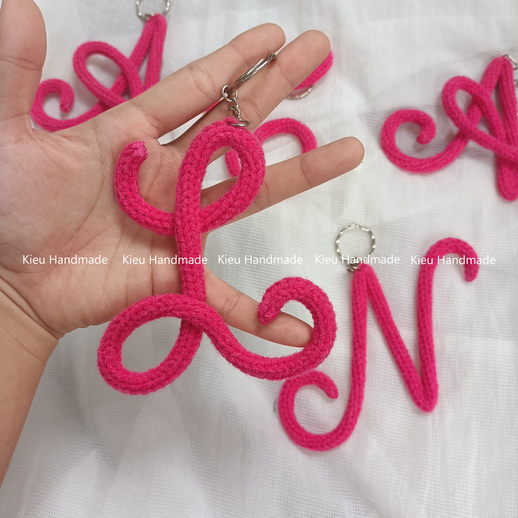 Móc khoá chữ len theo yêu cầu (Nhăn tin cho shop chọn màu và chữ cái)